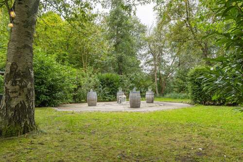 Weitläufige Grünfläche im hinteren Grundstücksbere - 