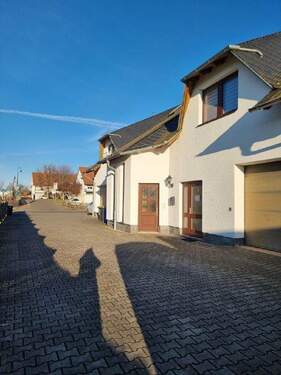 Bild 3 - 8 Zimmer Mehrfamilienhaus, Wohnhaus in Neukirchen