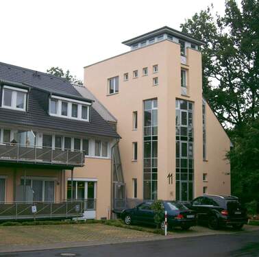 Außenansicht.jpg - 2-Zimmer Souterrainwohnung direkt am Kurpark