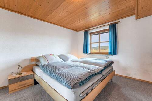 Schlafzimmer (EG) - Einfamilienhaus mit 116,80 m&sup2; in Arrach zum Kaufen