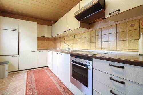 Küche, Erdgeschoss - 6 Zimmer Mehrfamilienhaus, Wohnhaus in Hausen