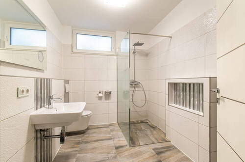 Duschbad im Souterrain des Hinterhauses - 