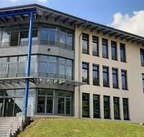 *Büro mit zusätzl. Lagerfläche im Erdgeschoss eines modernen Geschäftshauses* - Osterode am Harz