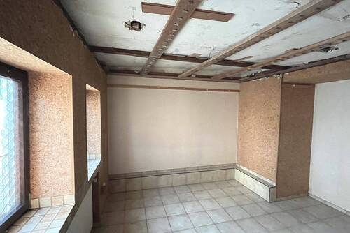 EG rechter Eingang Raum - 9 Zimmer Mehrfamilienhaus, Wohnhaus zum Kaufen in Stuttgart
