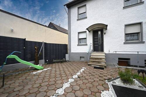 Hof - Doppelhaushälfte mit 133,70 m² in Montabaur zum Kaufen