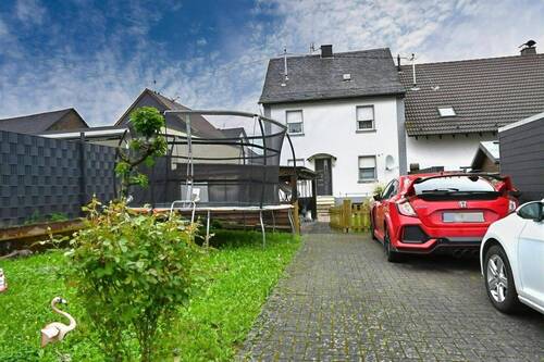 Garten und Stellplätze - 