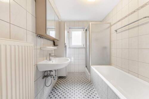 Badezimmer (EG) - 