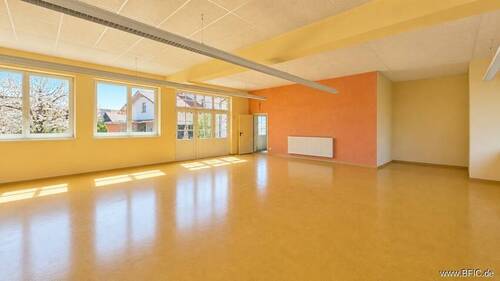 Halle im EG - Büro mit 95,00 m&sup2; in Moorenweis zur Miete