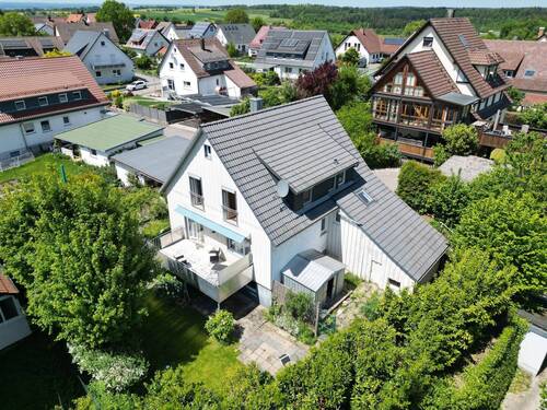 Hausansicht - 6 Zimmer Mehrfamilienhaus, Wohnhaus in Deckenpfronn
