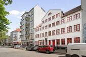 Straßenansicht - + Denkmalgeschütztes Mehrfamilienhaus in St. Pauli +
