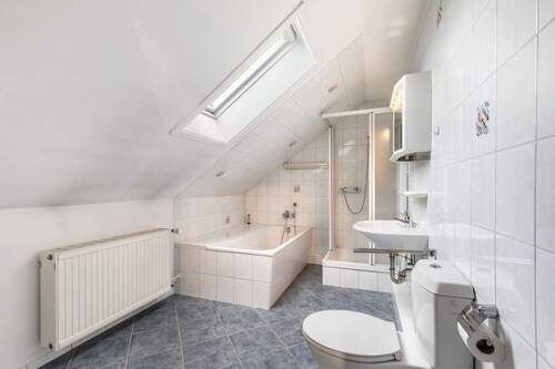 Vollbad im Obergeschoss - 