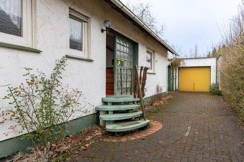03 Hof und Garage - 7 Zimmer Einfamilienhaus in Wetzlar