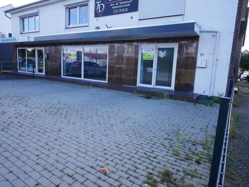 P1070034.JPG - Büro- Ladenfläche in erster Reihe mit Stellplätzen vor der Tür