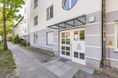 Hauseingang - 3 Zimmer Etagenwohnung zum Kaufen in Berlin