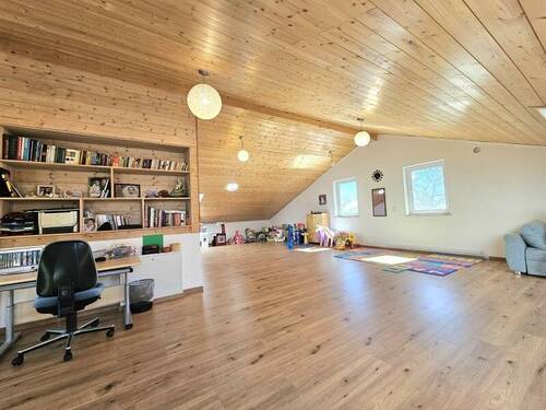 Großer Mehrzweckraum im Dachgeschoss - 