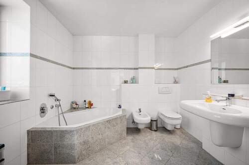 Vollbad im Hochparterre - 