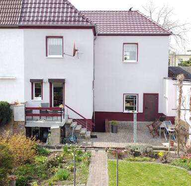 Objektansicht hinten - 5 Zimmer Doppelhaushälfte zum Kaufen in Halle (Saale)