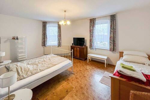 Schlafzimmer II OG - 