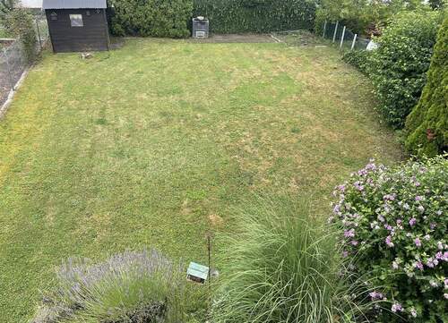 Blick vom Balkon in den Garten - 