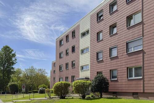 Außenansicht - Renovierungsbedürftige 4-Zimmer-Wohnung mit Balkon in begehrter Weststadtlage