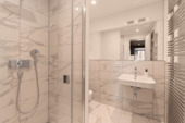 Modernes Gäste-Badezimmer - 