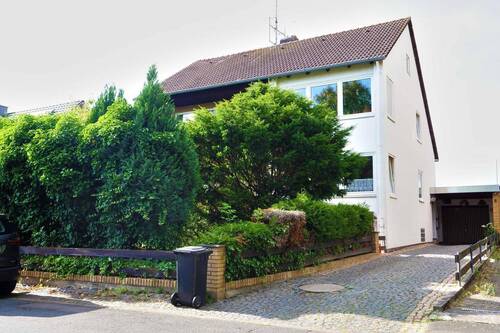 Hausansicht vorne (Süd/Ost) - 6 Zimmer Mehrfamilienhaus, Wohnhaus zum Kaufen in Barsinghausen