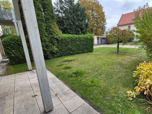 Terrasse mit Gartenanteil - 