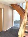 Flur mit Treppenaufgang - 