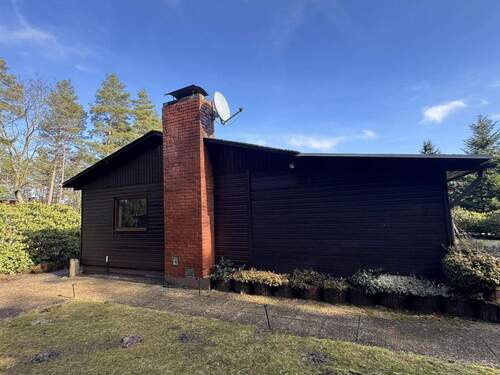 Geibelseite mit verklinkertem Außenschornstein - 4 Zimmer Bungalow zum Kaufen in Bad Bodenteich