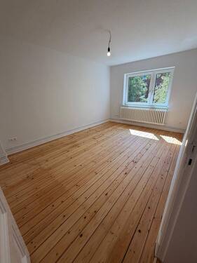 Schlafzimmer - Wunderschöne sanierte 2 Zimmer Wohnung zum wohl fühlen.