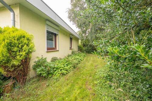 Seitenansicht - hr Platz zum Gestalten - Bungalow mit großem Grundstück in idyllischer Ruhe