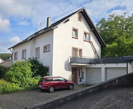 20250823_171351[1].jpg - Landhaus, Ortsrandlage (3 Wohneinheiten) mit großem Garten und altem Baumbestand