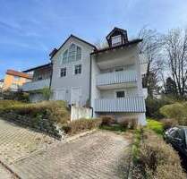 Charmante 2-Zimmer-Dachgeschosswohnung mit Stellplatz und Kellerabteil - Mallersdorf-Pfaffenberg