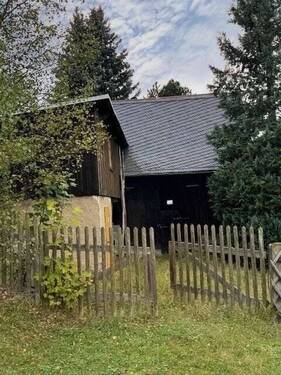 Einfahrt und Schuppen - Einfamilienhaus mit 139,40 m&sup2; in Bösenbrunn zum Kaufen