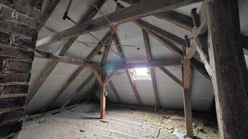 Dachboden mit Blick aufs Fachwerk - 