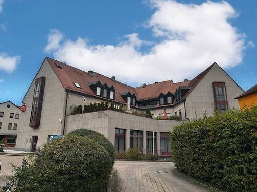 Süd-West Ansicht - Modernisierte 2 - Zimmerwohnung mit großer Loggia zum wohlfühlen!
