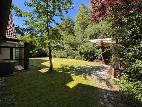 Garten hinten - 6 Zimmer Einfamilienhaus zum Kaufen in Nürnberg