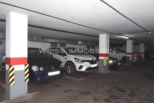 Garagenplatz mit Abstellraum - 