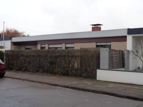 Hausansicht von der Straße - 