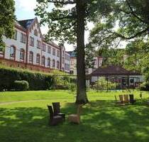 Bürofläche mit Pool und Garten - 6.156,00&nbsp;EUR Kaltmiete, ca.&nbsp; 432,00&nbsp;m&sup2;&nbsp;Wohnfl&auml;che in Hamburg (PLZ: 22761) Bahrenfeld