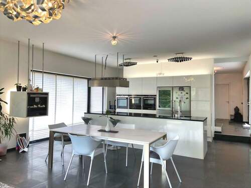 Wohn- und Essbreich mit Küche - 