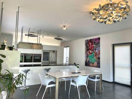 Wohn- und Essbreich mit Küche im EG - 