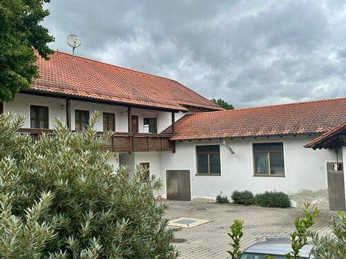 Westseite-Hof und Eingang - 7 Zimmer Mehrfamilienhaus, Wohnhaus zum Kaufen in Stallwang