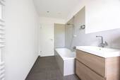 Modernes Badezimmer weitere Ansicht - 