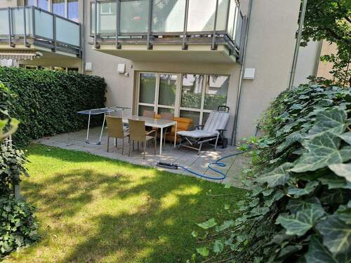 Hausansicht - 2 Zimmer Etagenwohnung zur Miete in Nürnberg