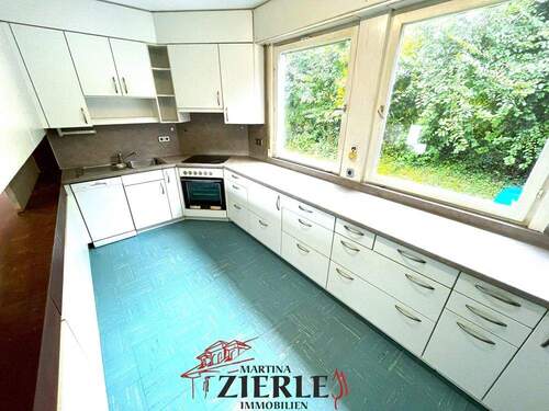 012 Küche mit Durchreiche - 