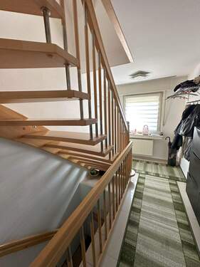 Flur + Treppenhaus - 