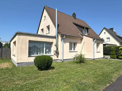 Straßenansicht - 8 Zimmer Einfamilienhaus zum Kaufen in Halver