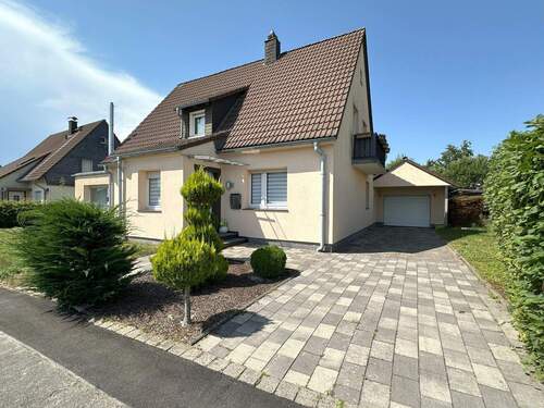 Straßenansicht - 8 Zimmer Einfamilienhaus in Halver