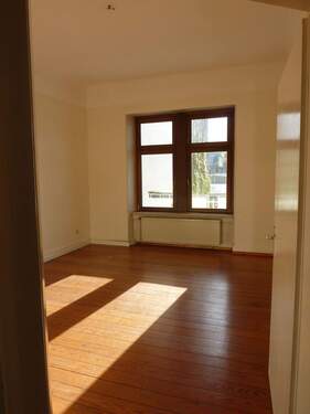 Raum 2 nach hinten.JPG - Mehrfamilienhaus, Wohnhaus in Saarbrücken zum Kaufen